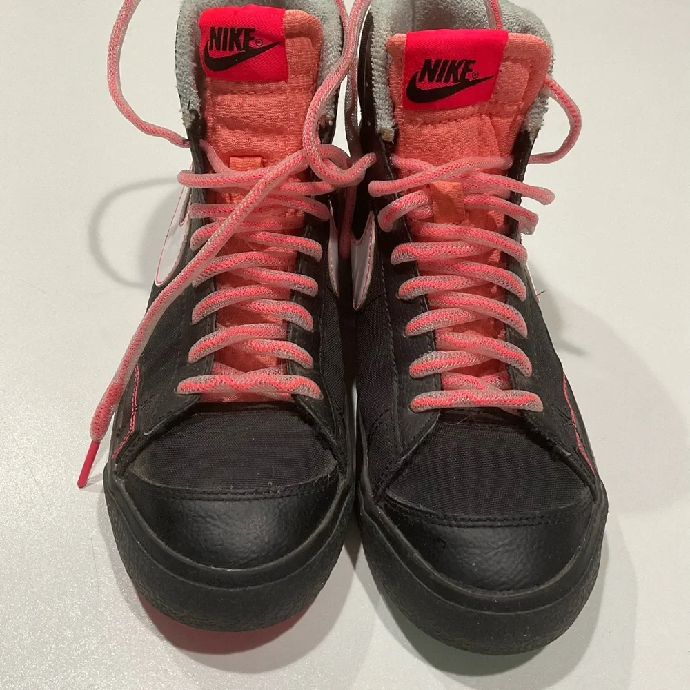 🌼🌼NIKE Black/Pink Canvas Shoes, Size 5Y (Big Kid)
